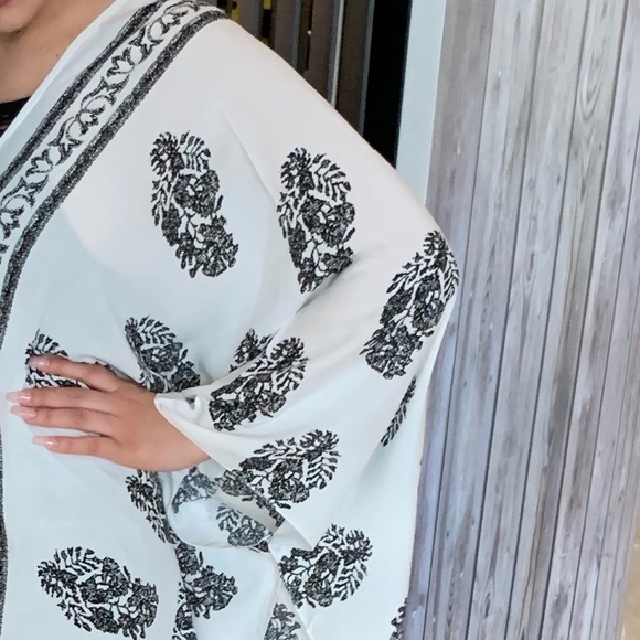 New LAST 1 Boho Bohemian Oversized Flowy Kimono Top white Black Mixed Print Top - Picture 8 of 15